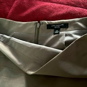 Ann Taylor pencil skirt beautifully detailed construction